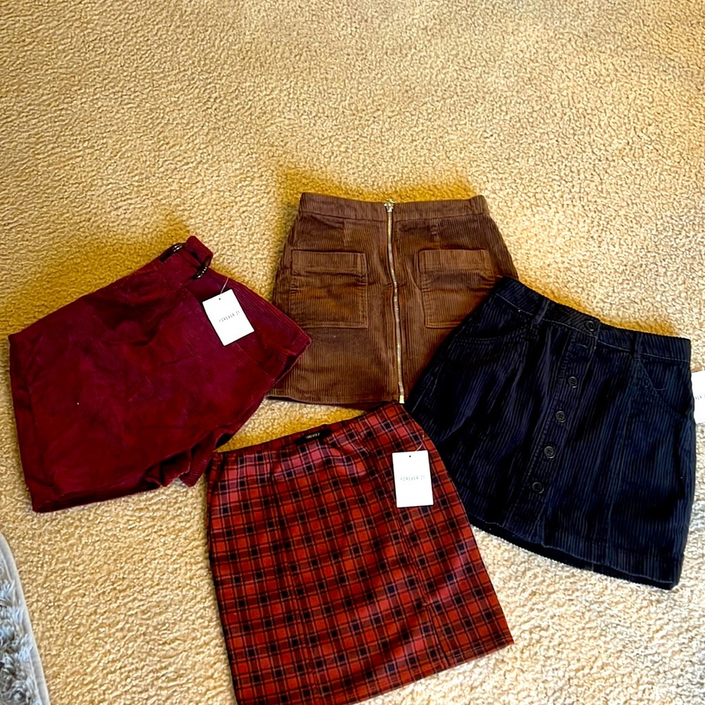 Girls new Forever 21 Skirt/skorts size xs